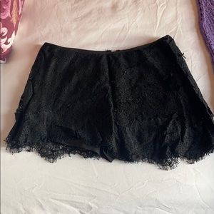 LF women’s lace black mini skirt / short